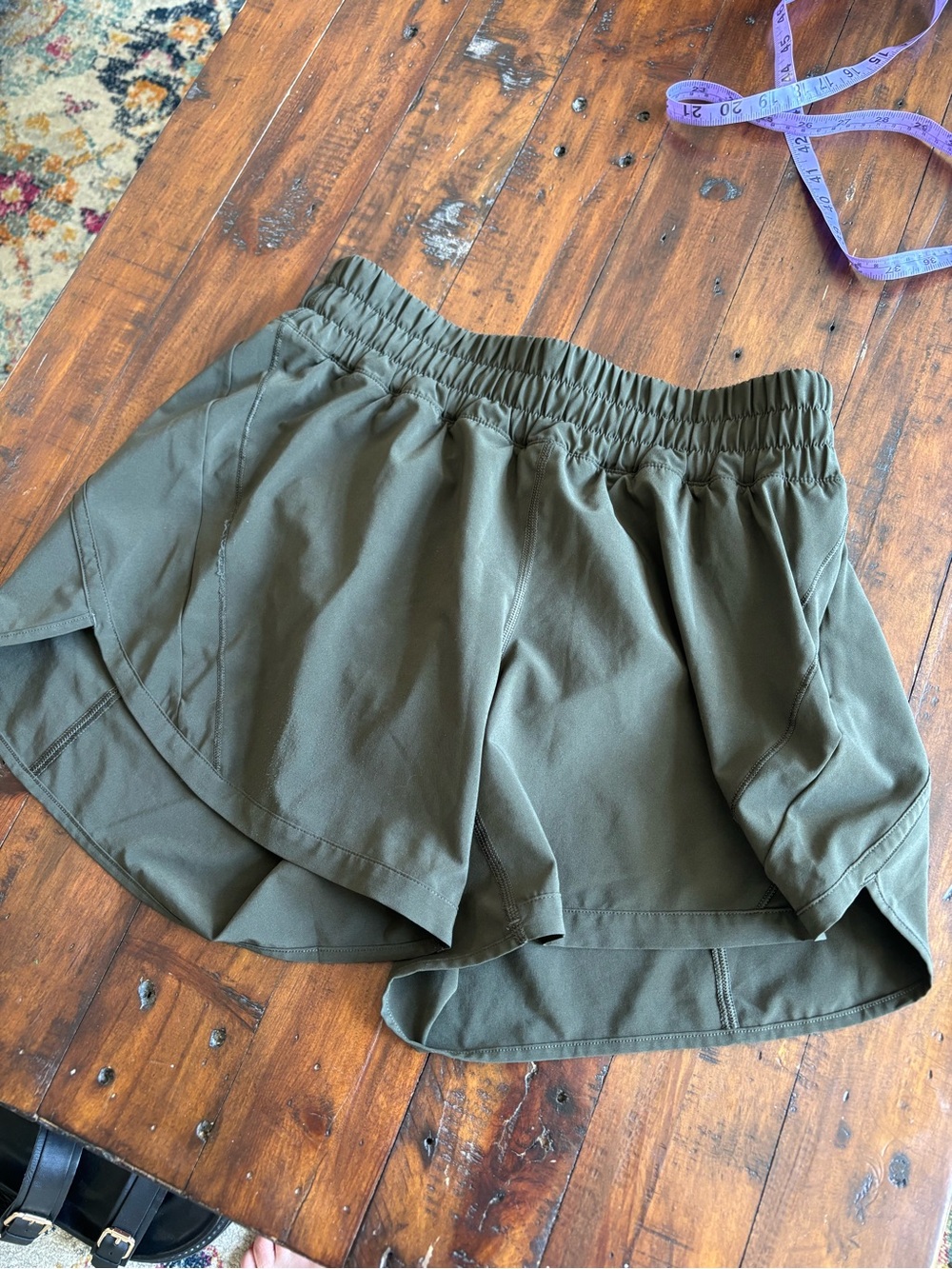 lululemon athletica Track short in Olive Green